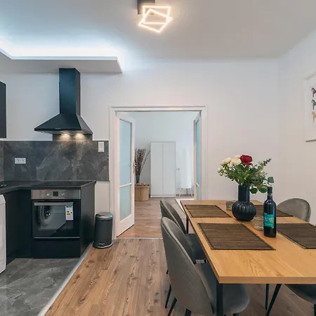 Classic Getaway Apartment *